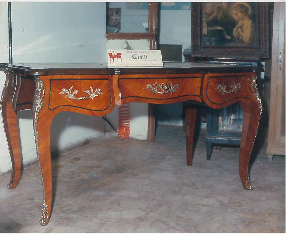 Restauro di divano e poltrone d’epoca
